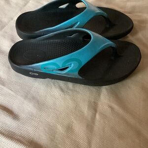 Oofos Thong Sandals Womens Size 10